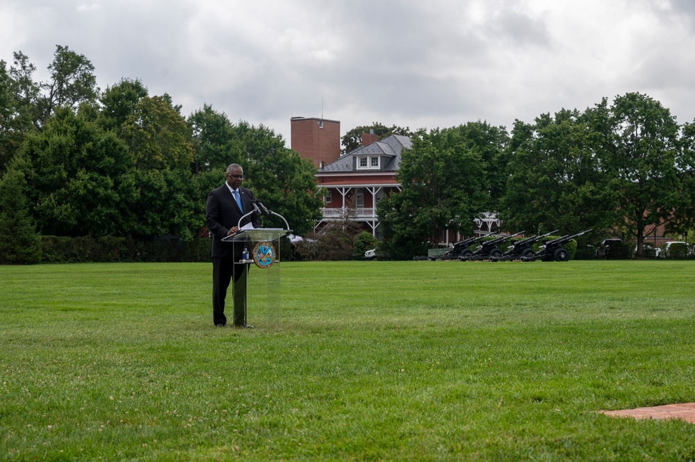 SECDEF Attends Chief of Staff of the Army Relinquishment Ceremony