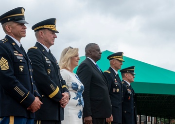 SECDEF Attends Chief of Staff of the Army Relinquishment Ceremony