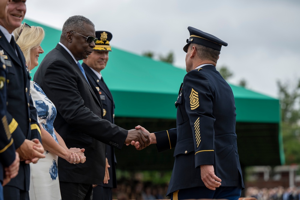 SECDEF Attends Chief of Staff of the Army Relinquishment Ceremony