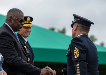 SECDEF Attends Chief of Staff of the Army Relinquishment Ceremony