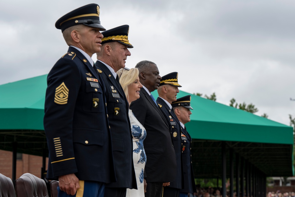 SECDEF Attends Chief of Staff of the Army Relinquishment Ceremony