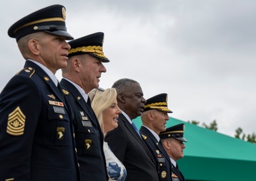 SECDEF Attends Chief of Staff of the Army Relinquishment Ceremony