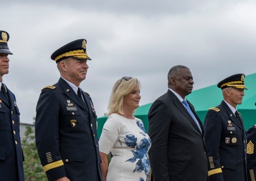 SECDEF Attends Chief of Staff of the Army Relinquishment Ceremony