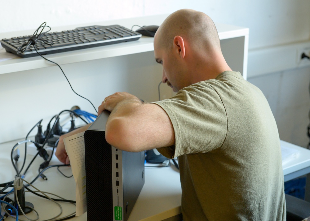 132d Comm Flight Teams Up With 86th Comm Squadron