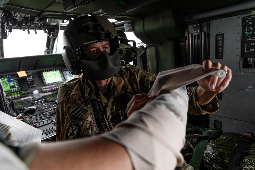 Task Force Ivy Soldiers collaborate with Estonian hospital during a medical evacuation exercise
