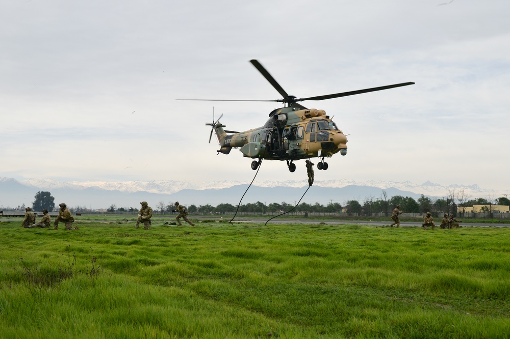 U.S. Special Operations servicemembers, Chilean Commandos participate in fast rope evolution in SOUTHERN STAR