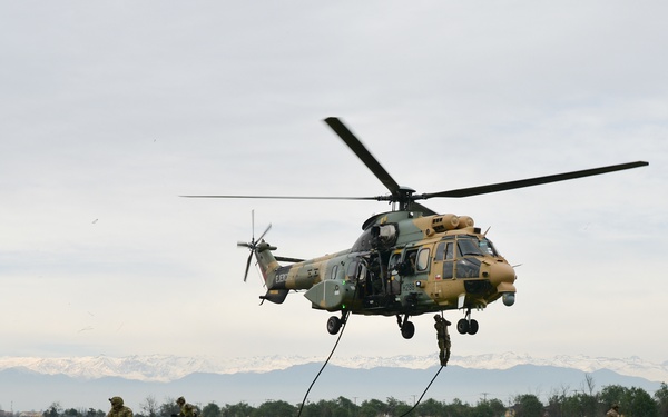 U.S. Special Operations servicemembers, Chilean Commandos participate in fast rope evolution in SOUTHERN STAR