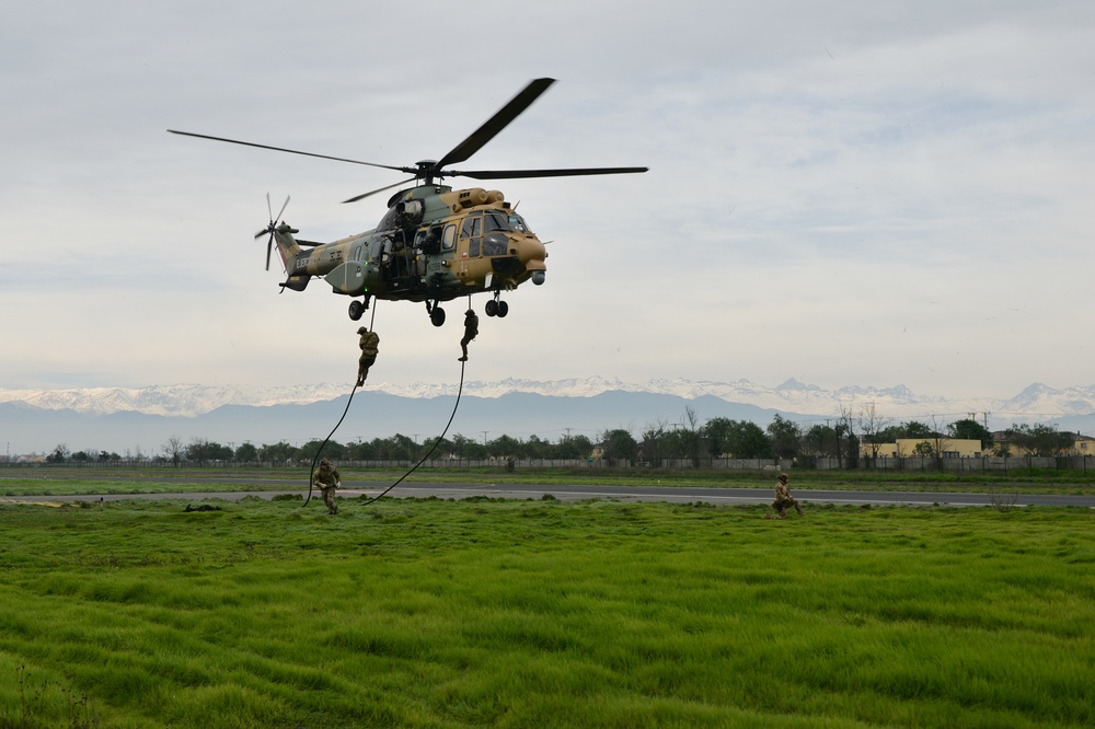 U.S. Special Operations servicemembers, Chilean Commandos participate in fast rope evolution in SOUTHERN STAR