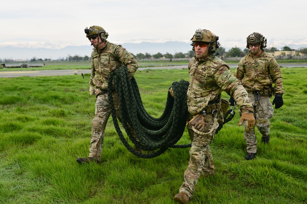 U.S. Special Operations servicemembers, Chilean Commandos participate in fast rope evolution in SOUTHERN STAR