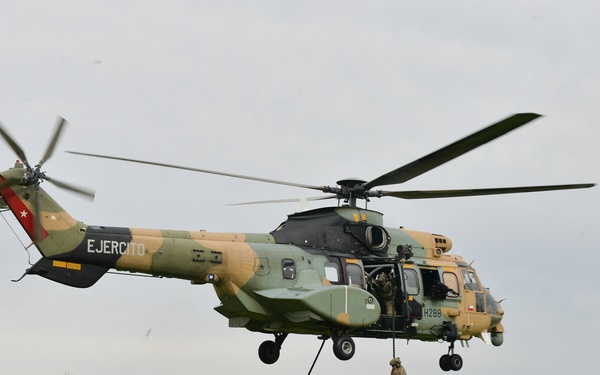 U.S. Special Operations servicemembers, Chilean Commandos participate in fast rope evolution in SOUTHERN STAR