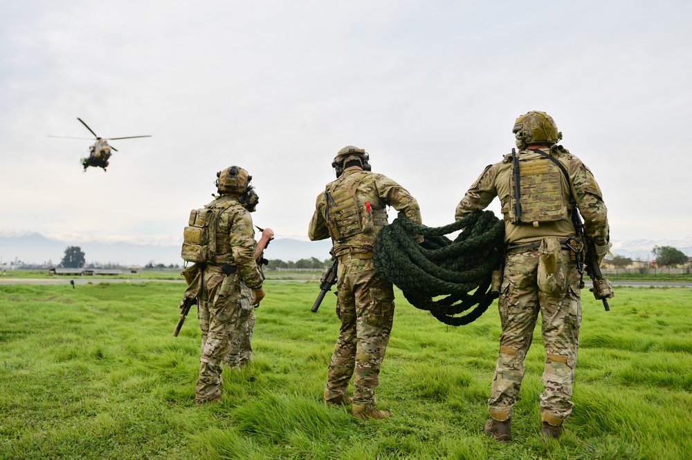 U.S. Special Operations servicemembers, Chilean Commandos participate in fast rope evolution in SOUTHERN STAR