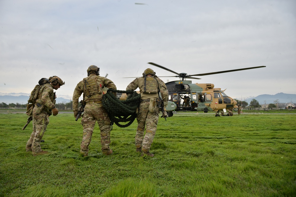 U.S. Special Operations servicemembers, Chilean Commandos participate in fast rope evolution in SOUTHERN STAR