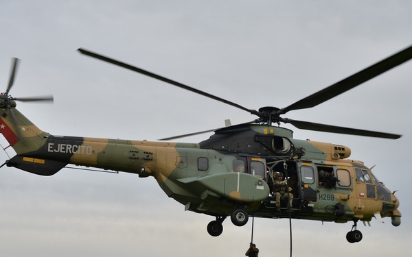 U.S. Special Operations servicemembers, Chilean Commandos participate in fast rope evolution in SOUTHERN STAR