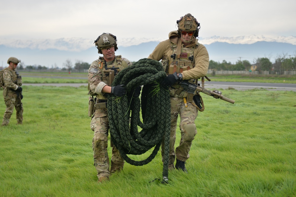 U.S. Special Operations servicemembers, Chilean Commandos participate in fast rope evolution in SOUTHERN STAR