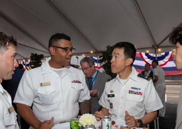 USS Barry hosts Seattle Fleet Week closing reception