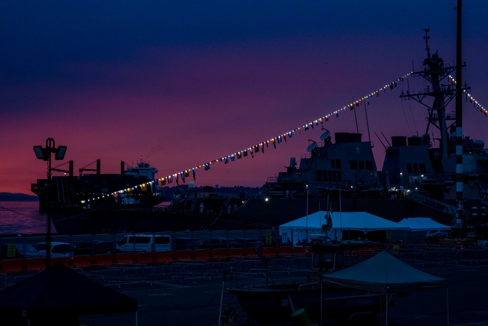 USS Barry hosts Seattle Fleet Week closing reception