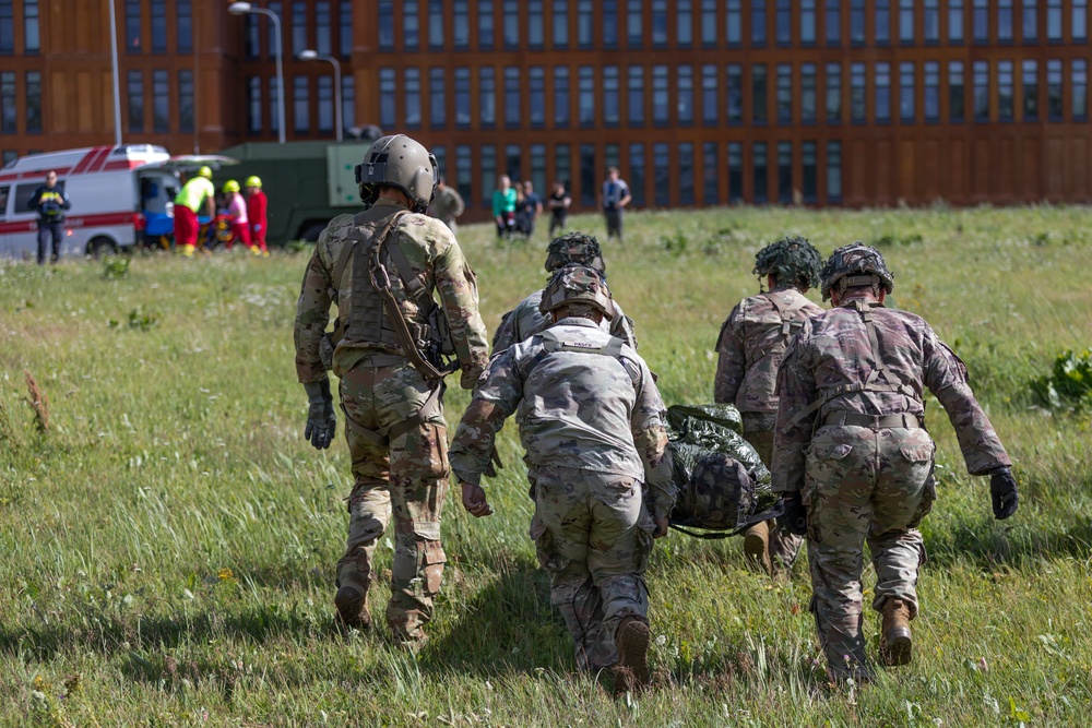 Task Force Ivy Soldiers collaborate with Estonian hospital during a medical evacuation exercise