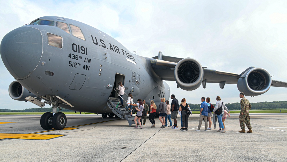 Reserve spouses take flight on C-17 Globemaster III