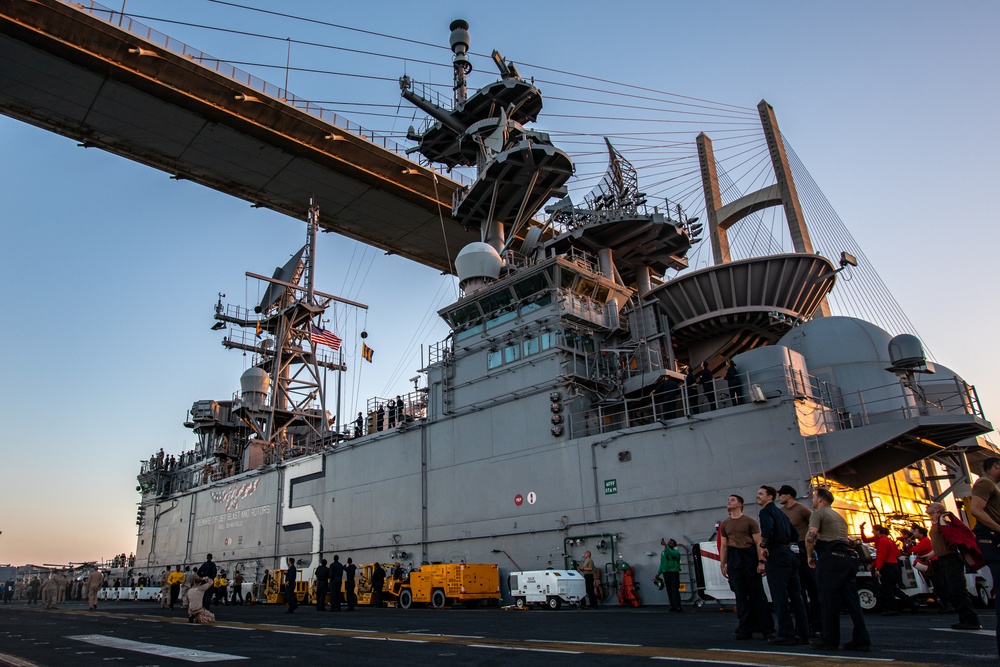 3,000 Sailors and Marines Arrive in Middle East aboard USS Bataan, USS Carter Hall