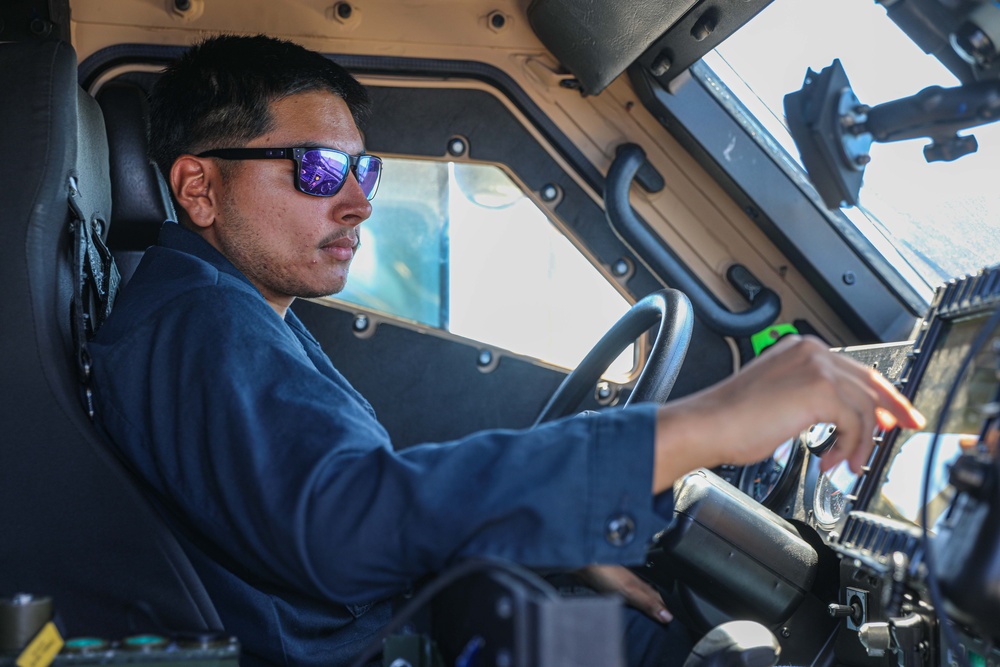26th MEU Marines conduct maintenance aboard USS Carter Hall