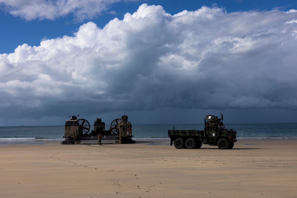 BLT 2/1 Conducts Amphibious Raid During Talisman Sabre 23
