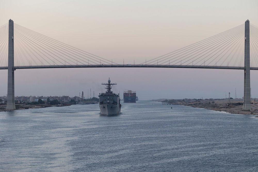 DVIDS - Images - USS Bataan Transits The Suez Canal [Image 6 Of 9]