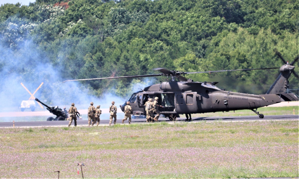 Wisconsin National Guard's 1st Battalion, 147th Aviation Regiment supports airshow 'dress rehearsal' event at Fort McCoy