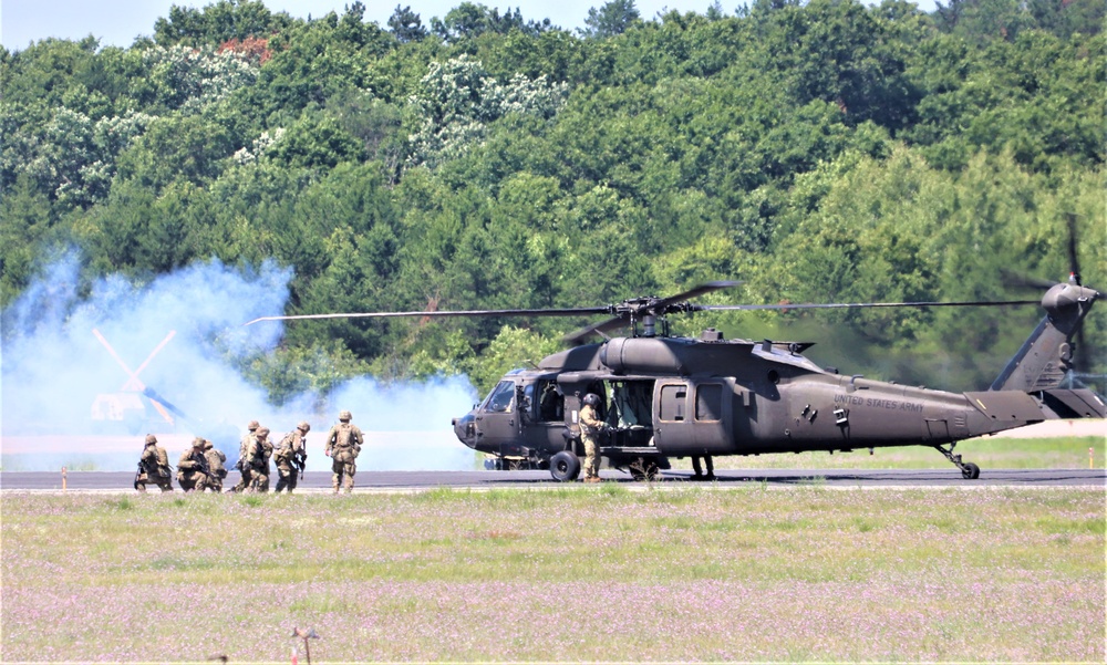 Wisconsin National Guard's 1st Battalion, 147th Aviation Regiment supports airshow 'dress rehearsal' event at Fort McCoy