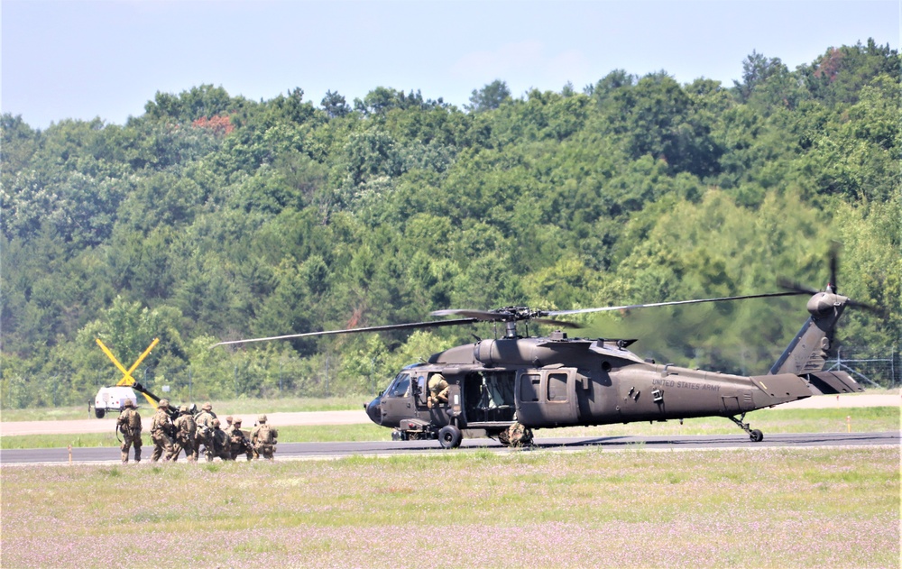 Wisconsin National Guard's 1st Battalion, 147th Aviation Regiment supports airshow 'dress rehearsal' event at Fort McCoy