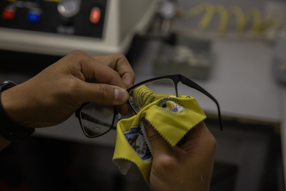 Optical laboratory specialist fabricates prescription glasses