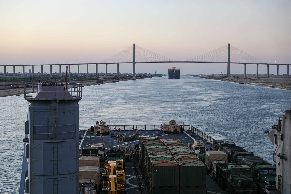 USS Carter Hall Transits Suez Canal