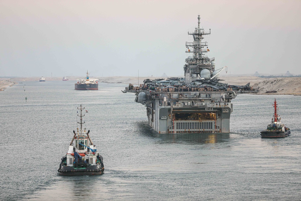 USS Carter Hall Transits Suez Canal