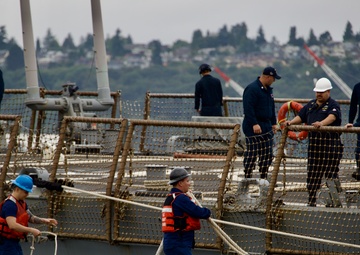USS Barry Departs Seattle Fleet Week