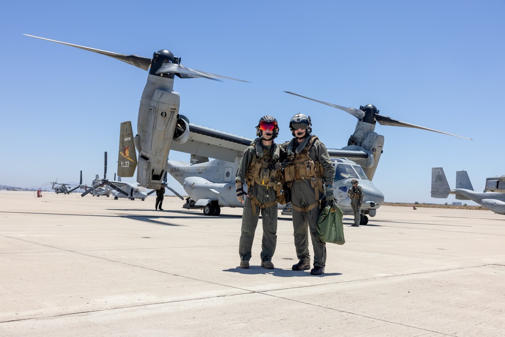 3rd MAW Commanding General flies an MV-22B Osprey