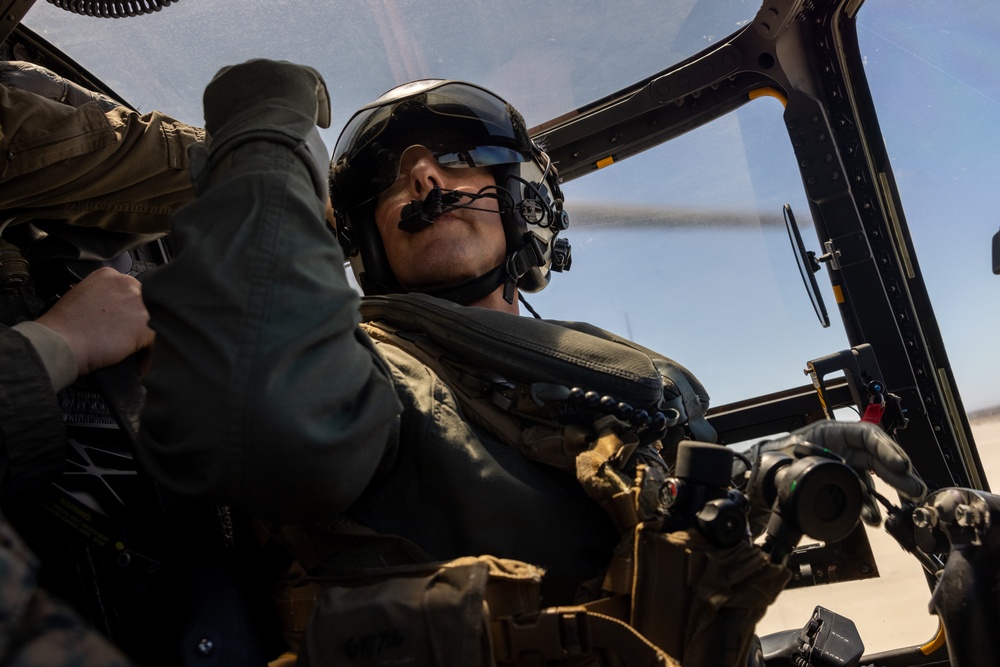 3rd MAW Commanding General flies an MV-22B Osprey