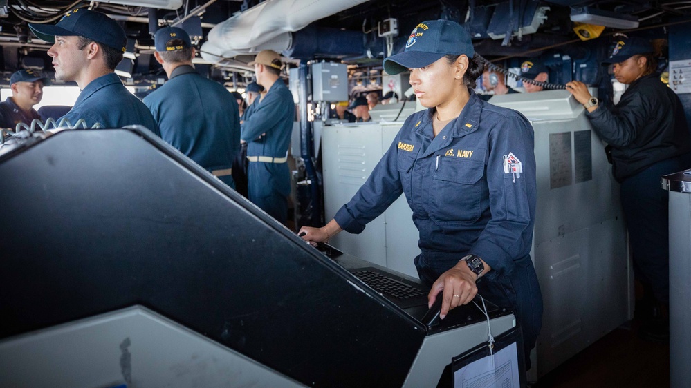 USS Sterett (DDG 104) Bridge Operations
