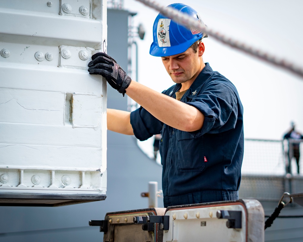 USS Porter Conducts VLS Rearm Event with USNS William Mclean