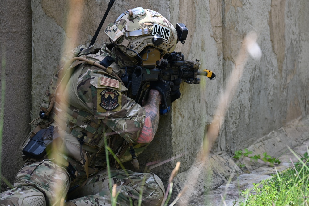 Pa. Air National Guard Airmen raid compound during exercise Iron Keystone 2023