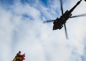 AK Army National Guard trains with Air Force Reserve 477th Fighter group, Aerospace Medicine Flight