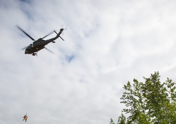 AK Army National Guard trains with Air Force Reserve 477th Fighter group, Aerospace Medicine Flight