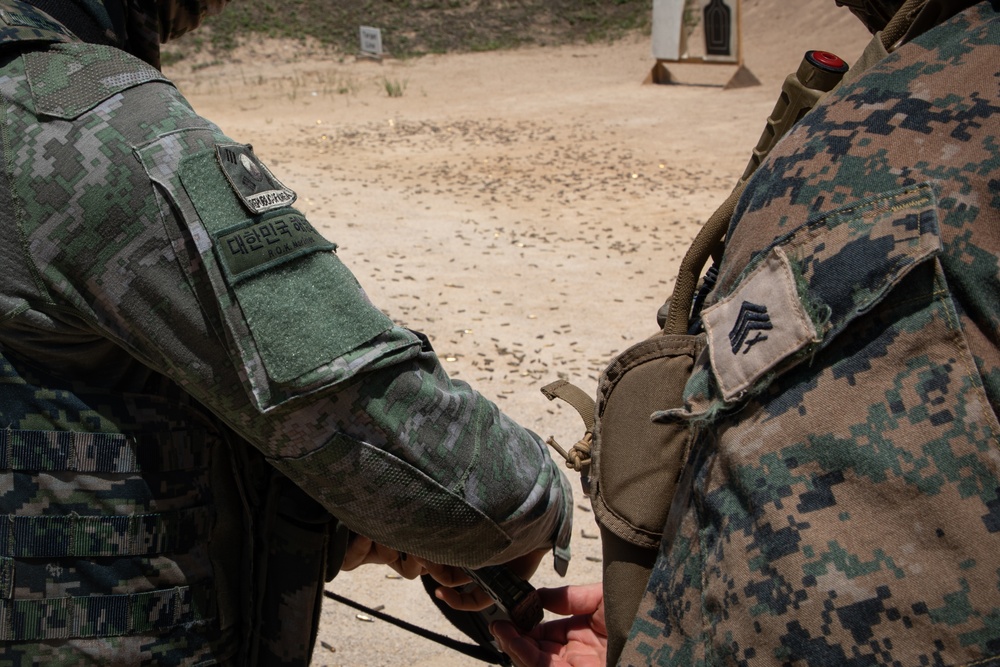 U.S. and ROK infantry Marines train together at Rodriguez Live Fire Range Complex