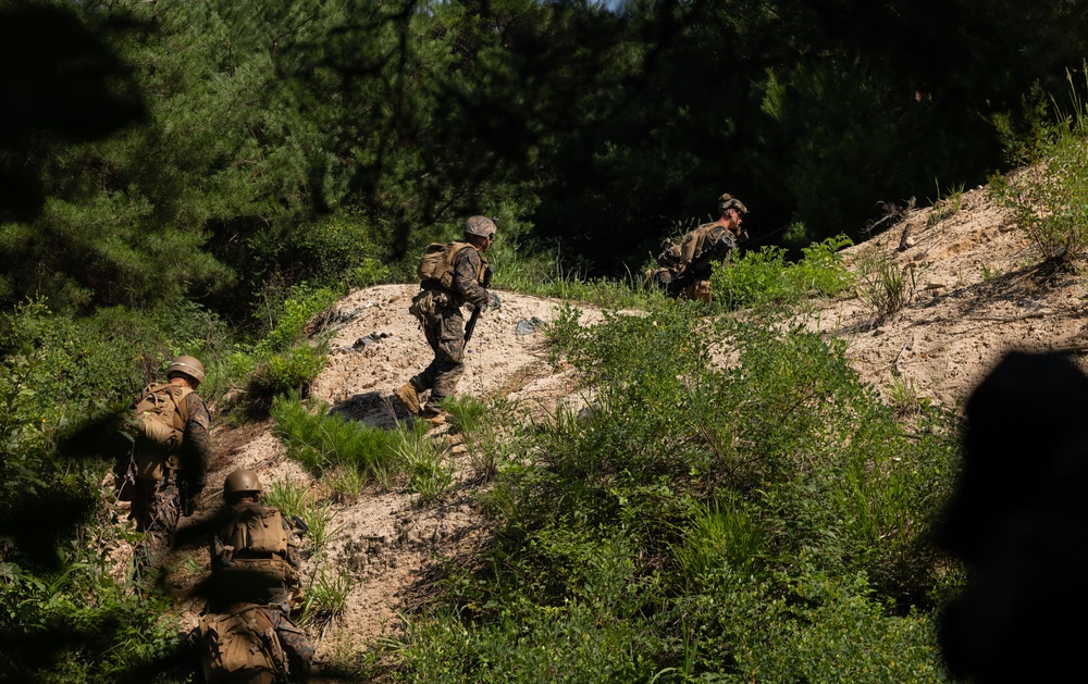 KMEP 23.3: U.S. Marines conduct platoon attacks training