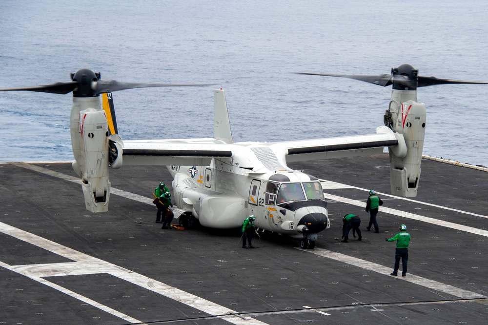 USS Carl Vinson (CVN 70) Conducts Flight Operations