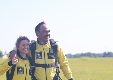 Army leverages tandem jumps to Connect America with America's Army