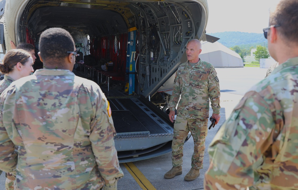 28th ECAB pilot briefs soldiers