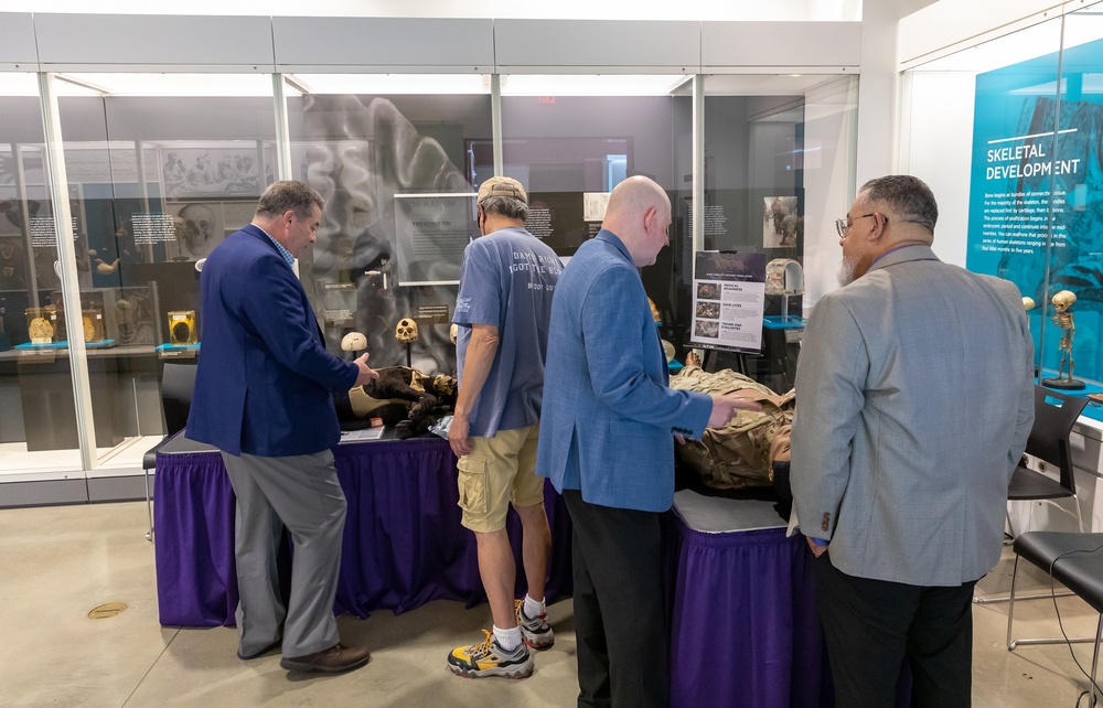 Visitors Participate in the Military Medical Innovation Program