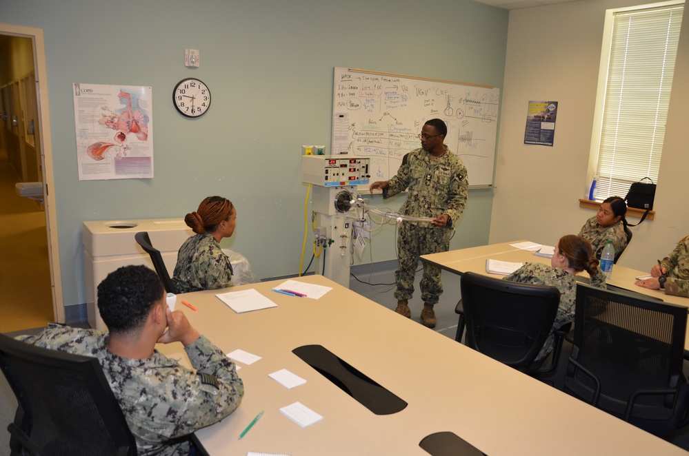 METC Trains Army, Navy Students to be Respiratory Therapy Techs