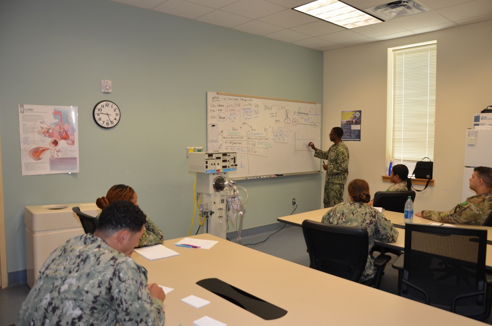 METC Trains Army, Navy Students to be Respiratory Therapy Techs