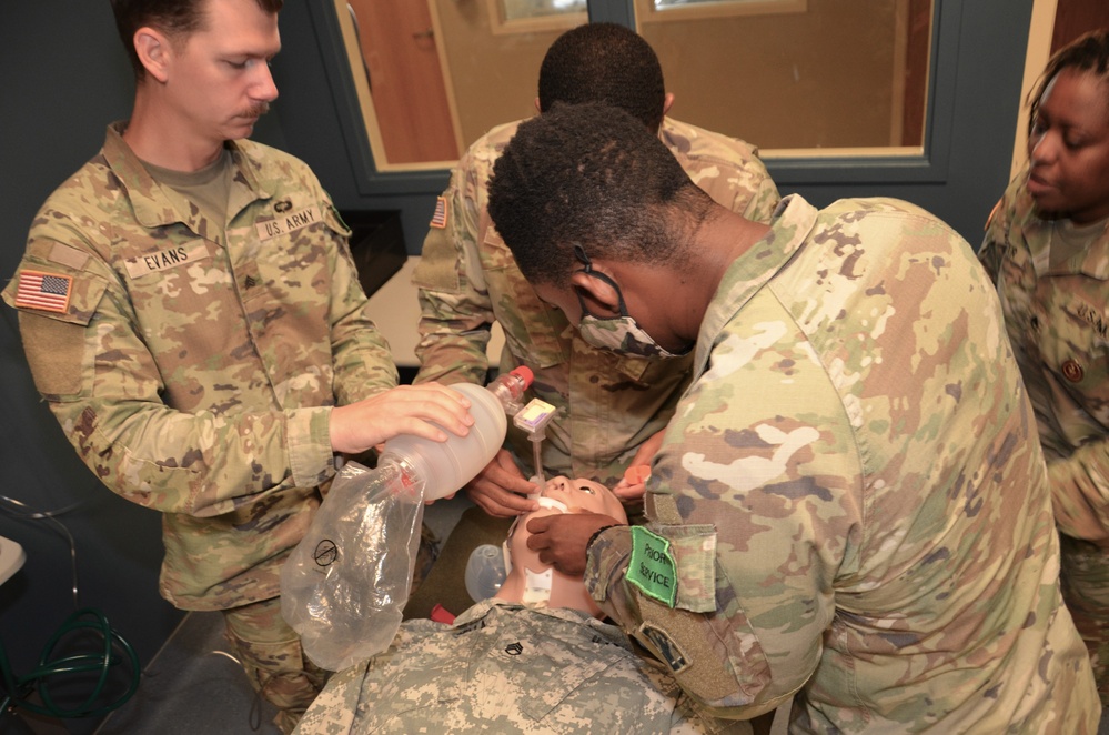 METC Trains Army, Navy Students to be Respiratory Therapy Techs