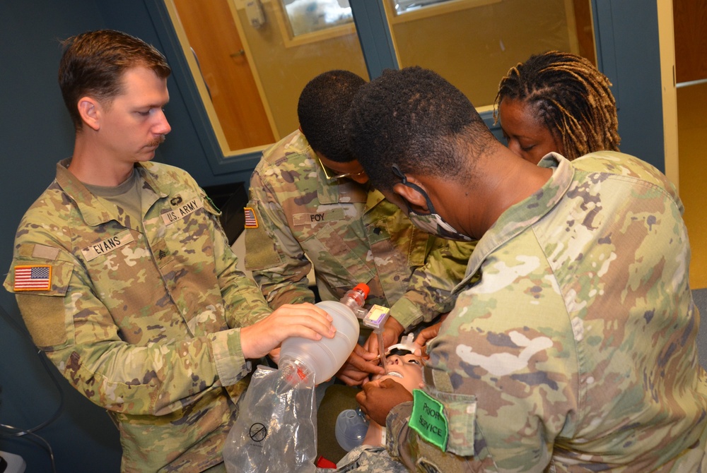 METC Trains Army, Navy Students to be Respiratory Therapy Techs